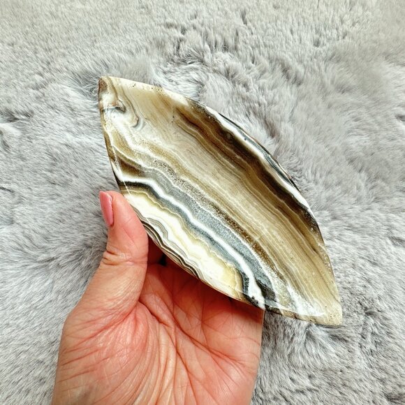 New Beautiful Small Zebra Onyx Leaf Bowl/Dish - Picture 5 of 5